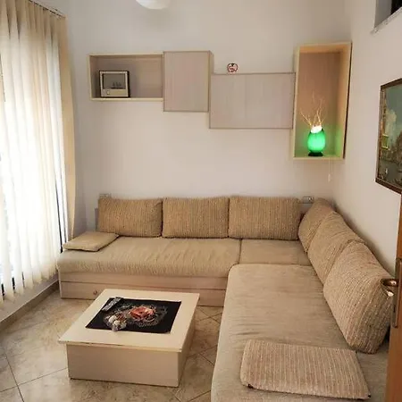 Quite & Nice Beach Apartment *